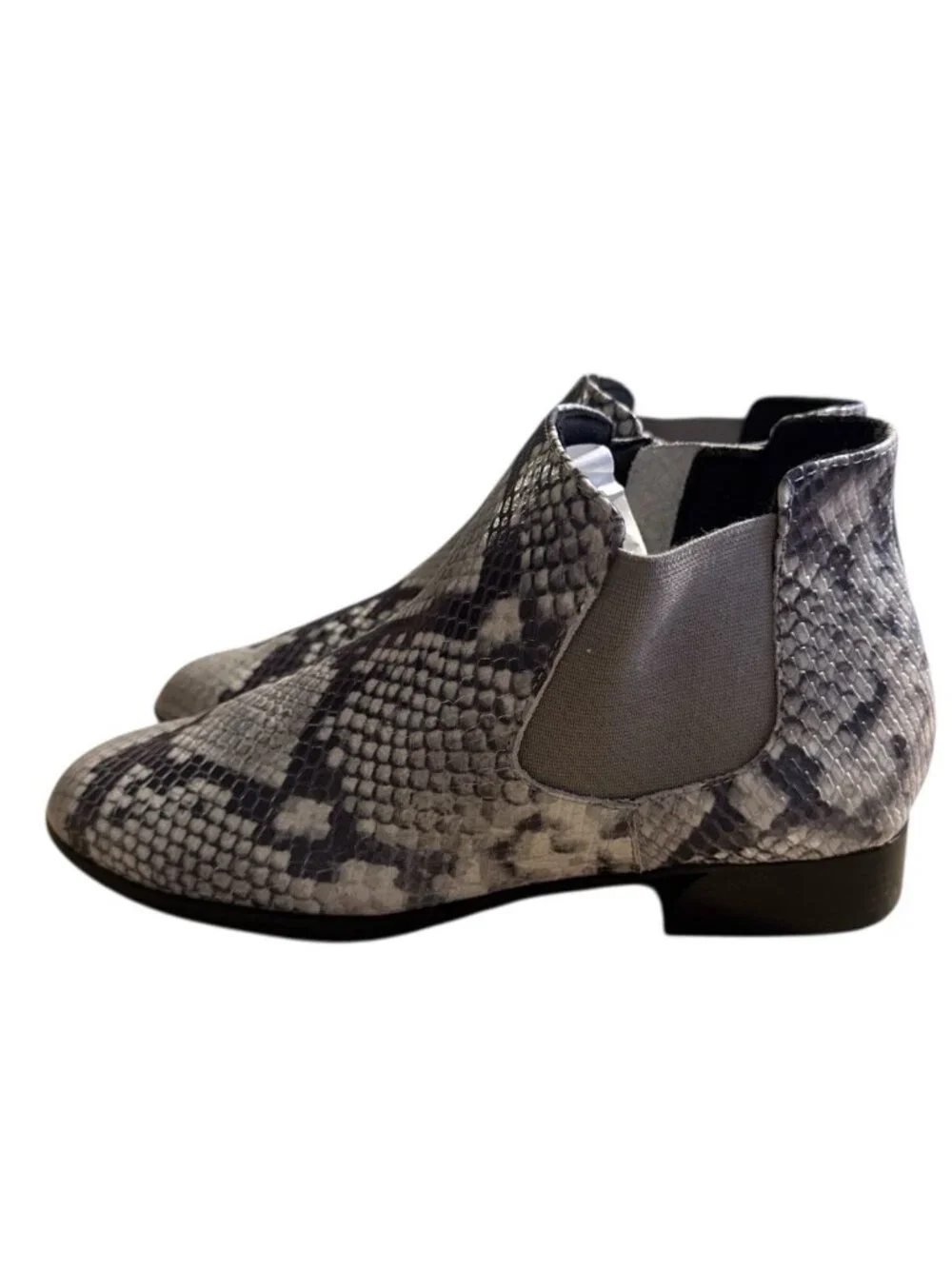 Munro Women Cate Chelsea Ankle Bootie Snake Print Size 6M new